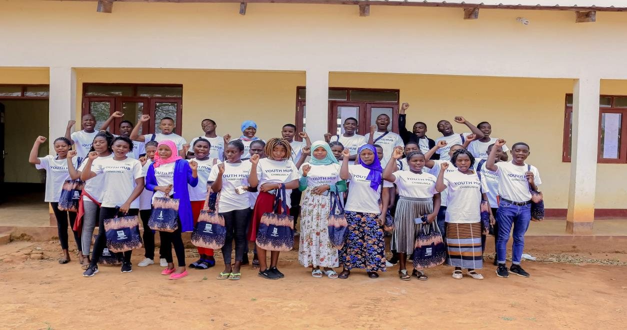 Formação da primeira turma do Youth Hub de Chimbunila actual Associação Chithukuco